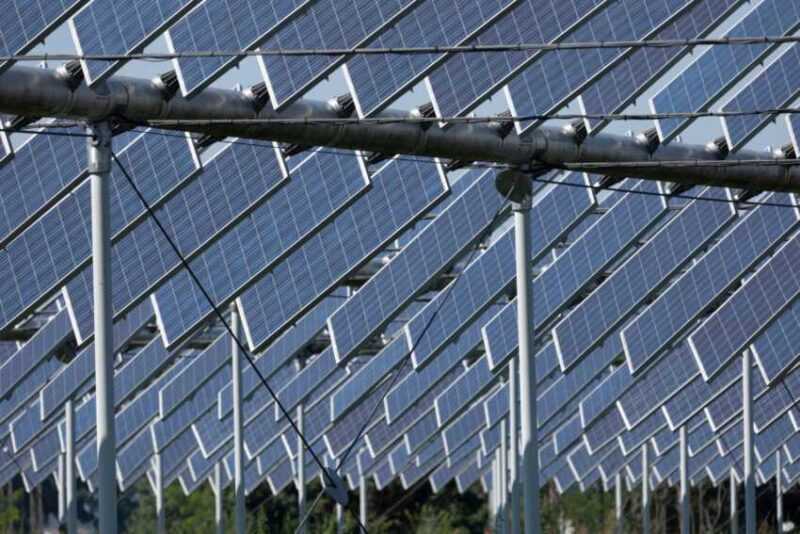 Průměrný příjem solární farmy na akr