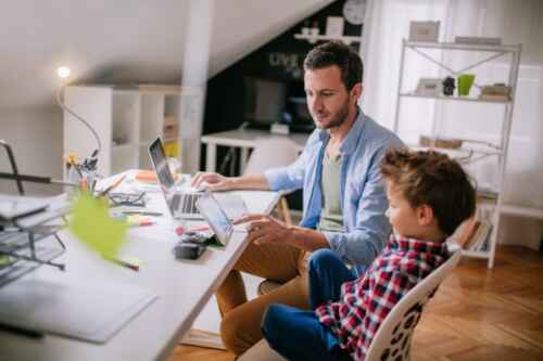 Remote-Arbeit mit Kindern zu Hause: 5 Möglichkeiten zur Vereinbarkeit von Beruf und Familie
