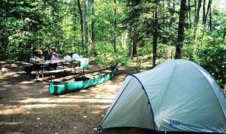 Cómo iniciar un negocio de camping primitivo