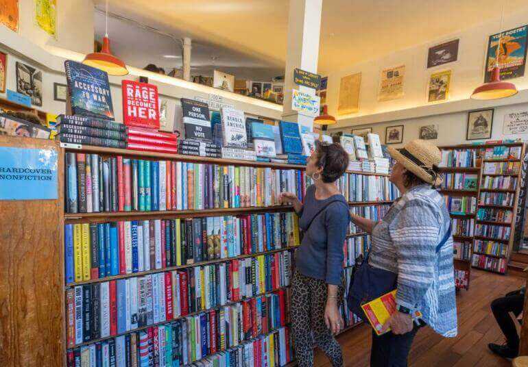 Contoh rencana bisnis toko buku