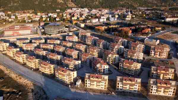 トルコの住宅：トルコを育てるための住宅と柵のガイド